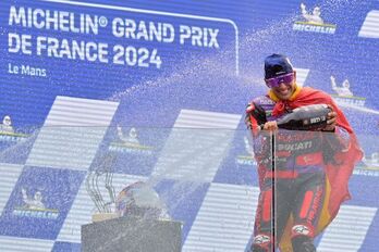 El madrileño Jorge Martín, celebrando por todo lo alto su éxito en Le Mans.