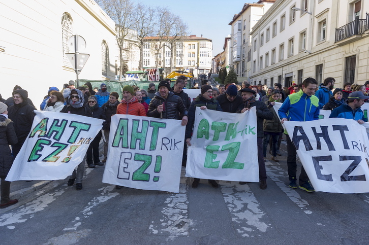 AHTren aurka Gasteizen egindako elkarretaratzea.