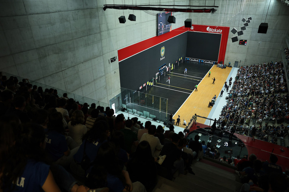 Bizkaia Arena, mukuru beteta. Bizkaia Arena, mukuru beteta.