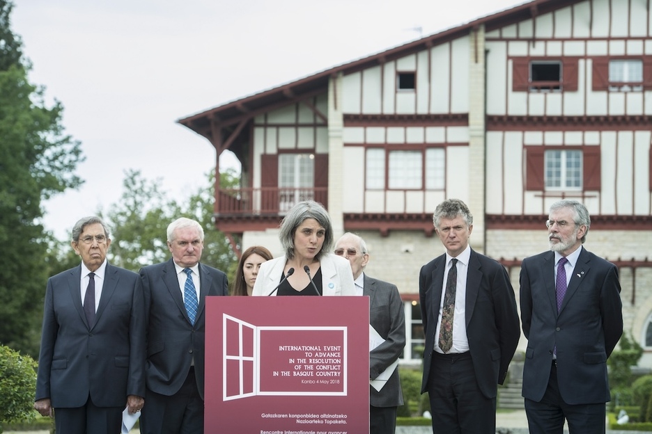 En 2018, à la villa Arnaga de Cambo, des personnalités d'envergure internationale, dont l'ancien chef de cabinet de Tony Blair Jonathan Powel, ont accueilli positivement la dissolution d'ETA.